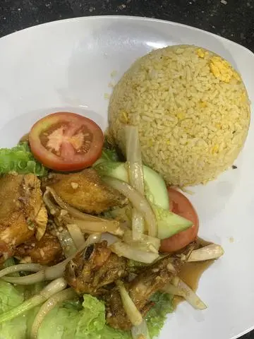Hình ảnh Cơm chiên CÁNH GÀ CHIÊN MẮM