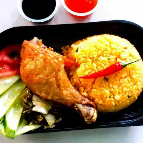 Hình ảnh Cơm gà xối mỡ nhỏ
