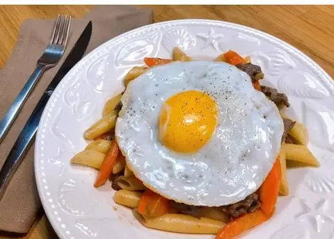 Hình ảnh nui xào trứng ốp la 