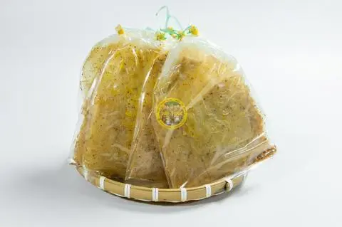 Hình ảnh Bánh Tráng Muối Nhuyễn Tỏi Cay Vàng