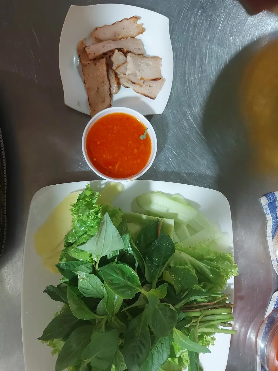 Hình ảnh Thịt nướng rau sống