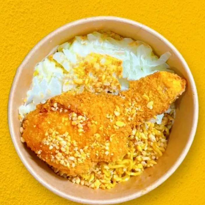 Hình ảnh Mì Trộn Sốt, Tỏi Bơ Đặc Biệt, Gà Đùi Rán, Áo Mắm Bơ,Tỏi Phi + (Kèm Tương Ớt,Cà,Rau Bắp/Cải Thảo,Nấm)