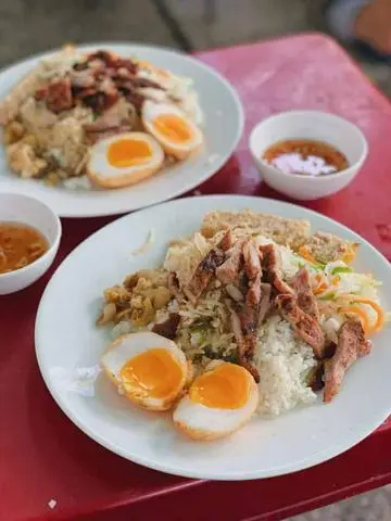 Hình ảnh Cơm sườn trứng kho