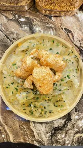 Hình ảnh Bánh tráng mỡ hành da heo chiên giòn