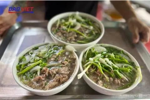 Hình ảnh Phở tái lăn
