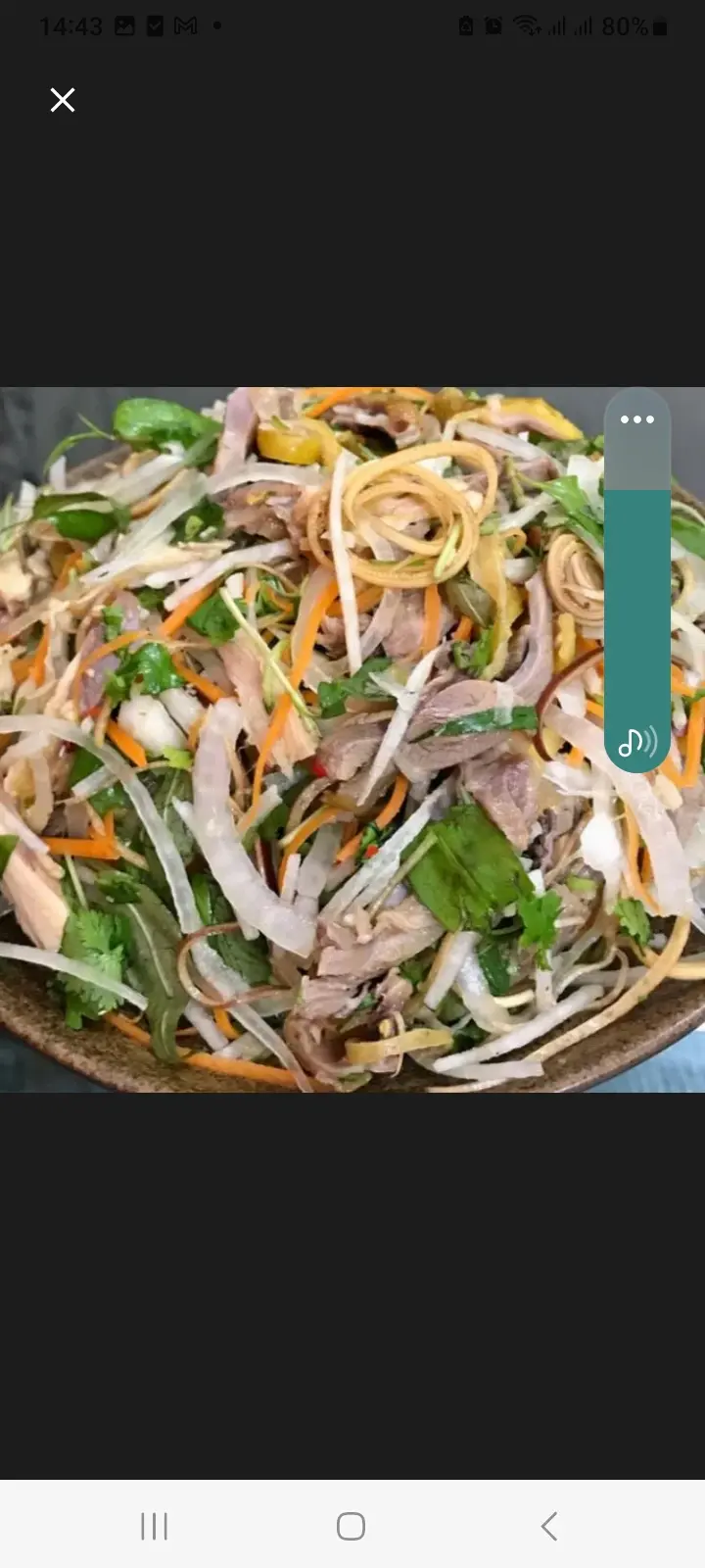Hình ảnh gà nguyên con xé gỏi 