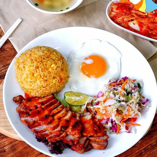 Hình ảnh Cơm chiên xá xíu trứng ốp La