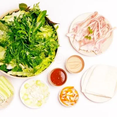 Hình ảnh Lỗ tai heo, rau cuốn bánh  tráng phơi sương