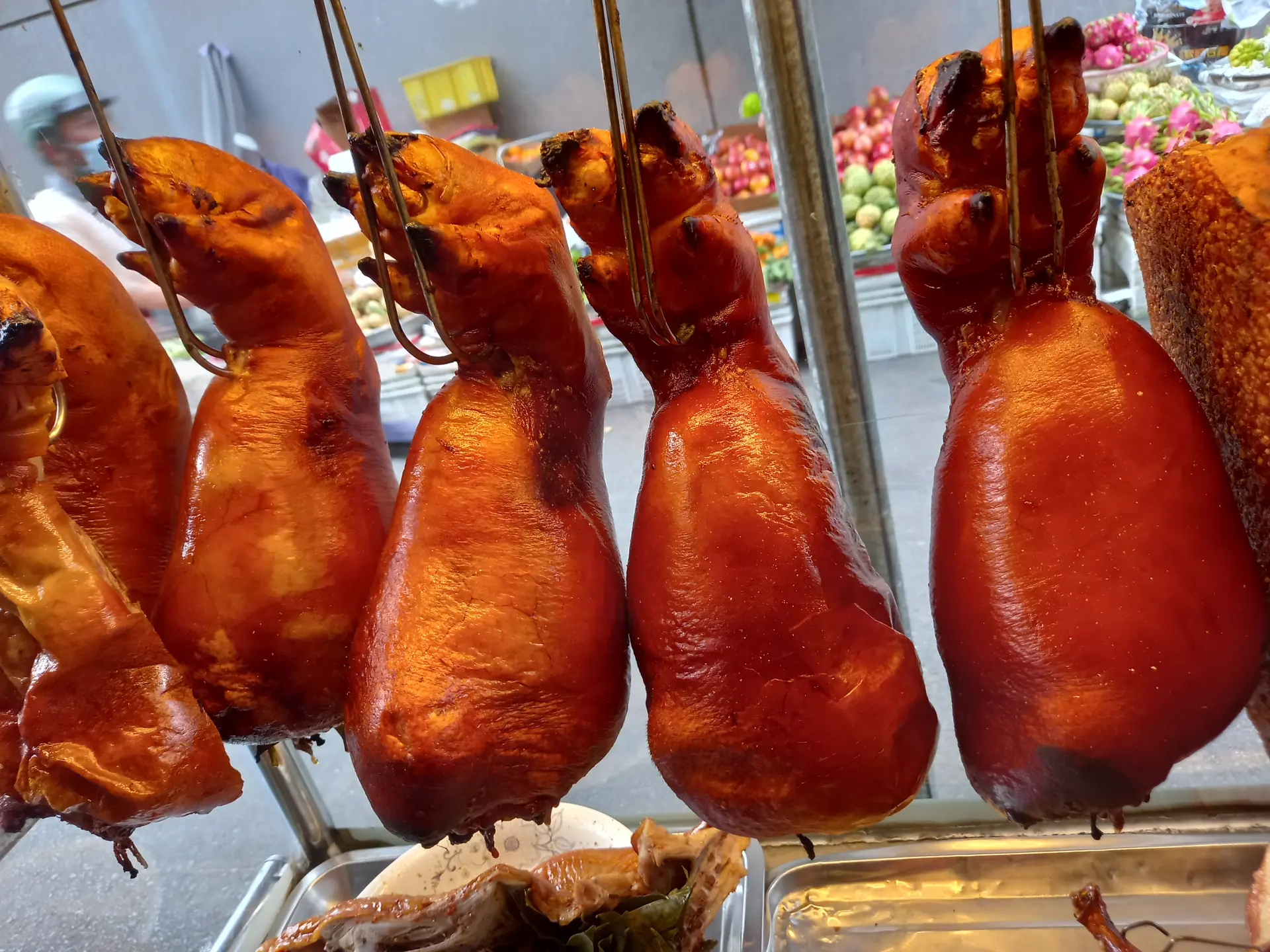 Hình ảnh Giò heo quay lá lắc mật