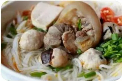 Hình ảnh Bánh Canh Chân Giò Chả Cá Nhỏ