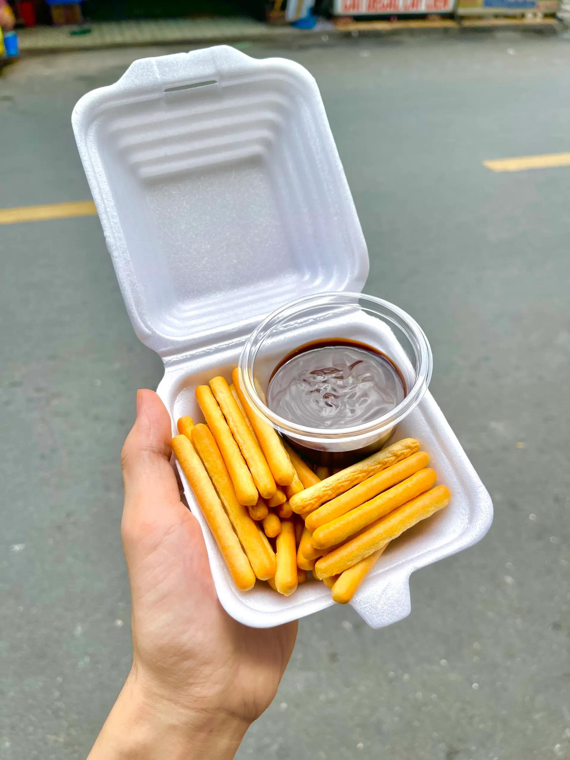 Hình ảnh Bánh que bơ sốt socola