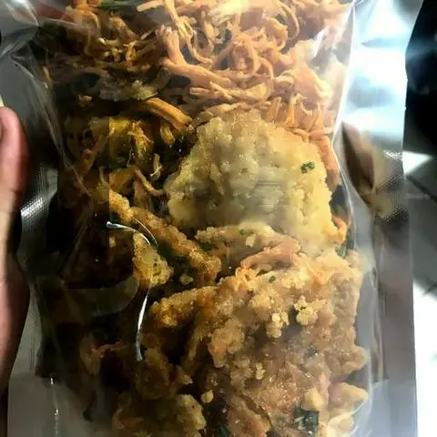 Hình ảnh Cơm cháy khô gà lá chanh