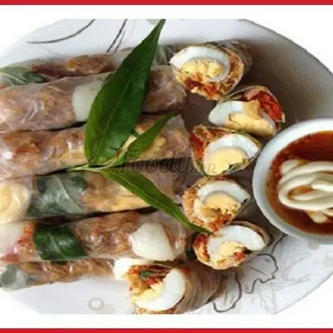 Hình ảnh Bánh tráng cuốn chấm sốt đặc biệt