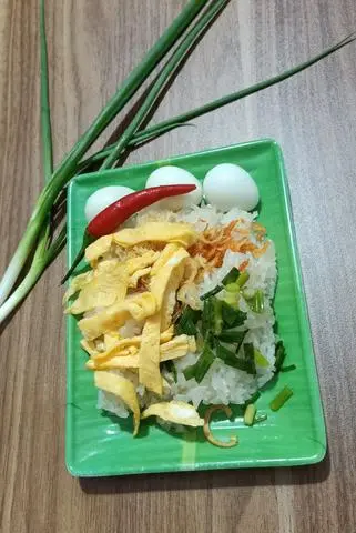 Hình ảnh Xôi mặn trứng cút - trứng chiên