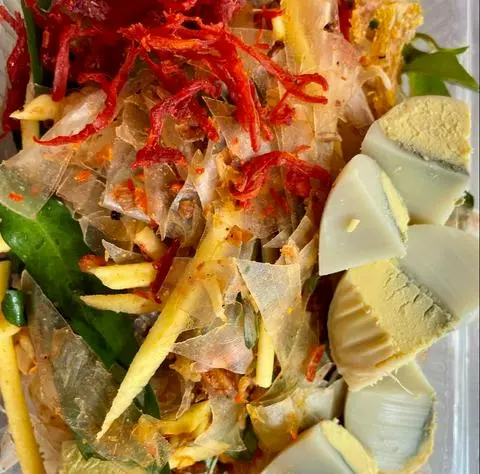 Hình ảnh Bánh tráng trộn hột gà - trộn sẵn