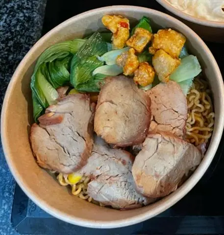 Hình ảnh Mì trộn xá xíu