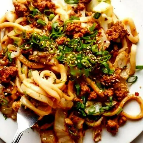 Hình ảnh Yaki beef with udon - mì udon xào bò với sốt yaki