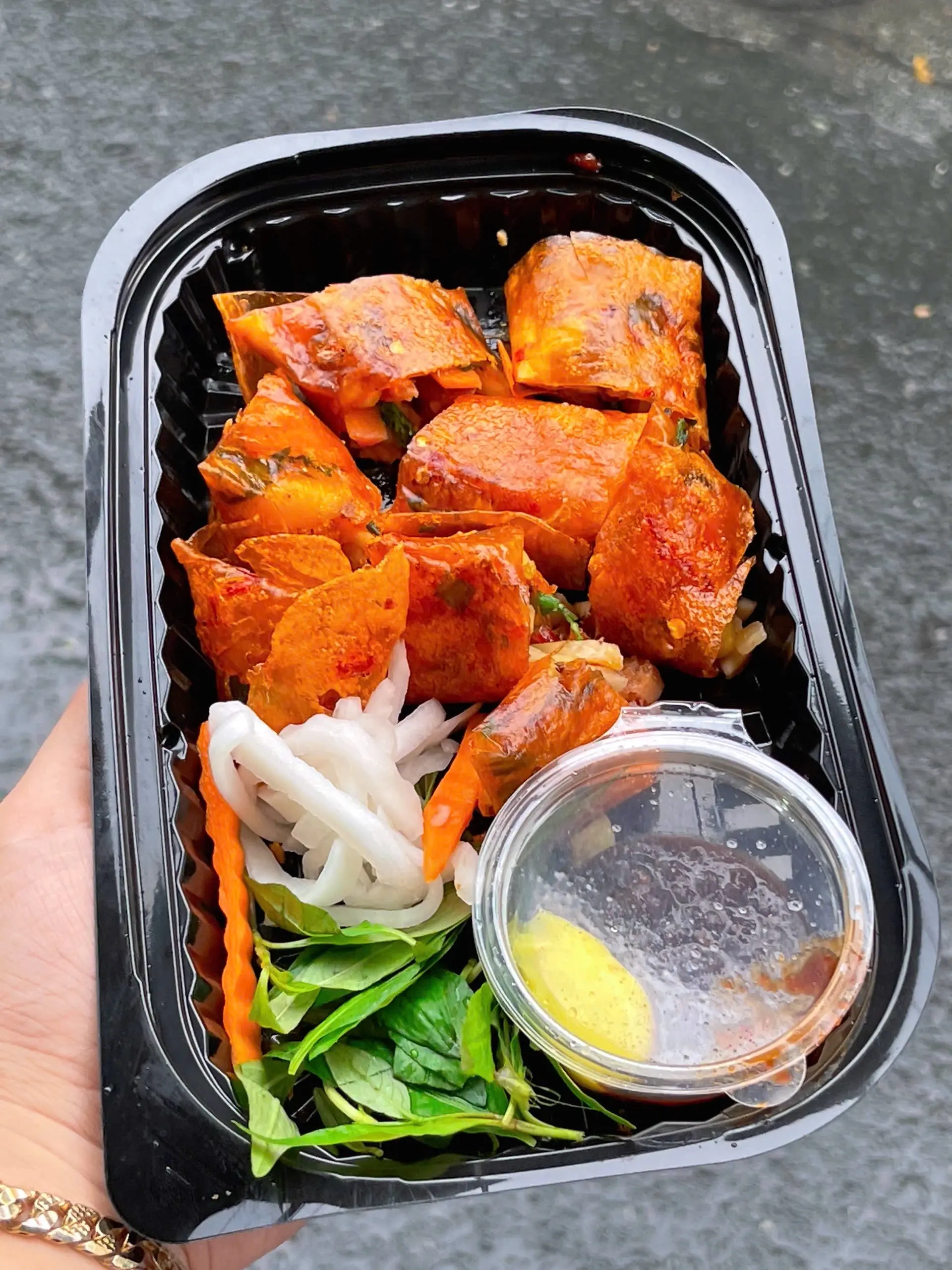 Hình ảnh Bánh Tráng Đỏ Nướng Mắm Ruốc Phan Thiết