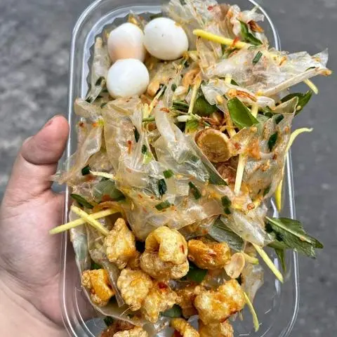 Hình ảnh Bánh tráng trộn phơi sương tóp mỡ mắm tỏi