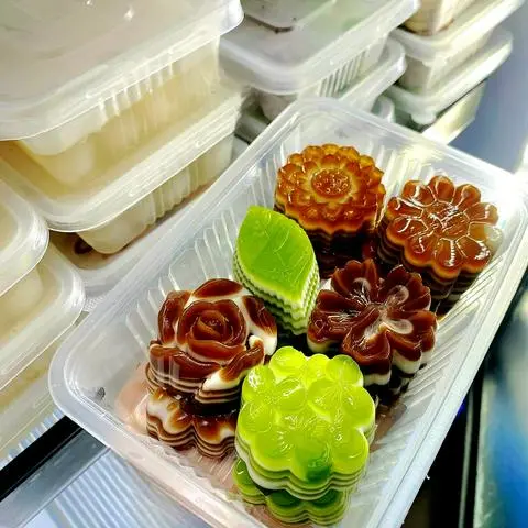 Hình ảnh 1 hộp rau câu giòn cốt dừa, lá dứa, cafe, cacao 12 bông thơm ngon ngàn lớp 400gr