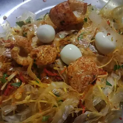 Hình ảnh bánh tráng trộn có da heo