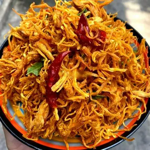 Hình ảnh Khô Gà Lá Chanh Nhà Làm
