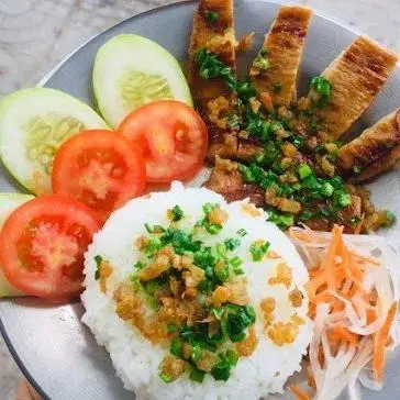 Hình ảnh Cơm Sườn Miếng Tóp Mỡ Mắm Kẹo
