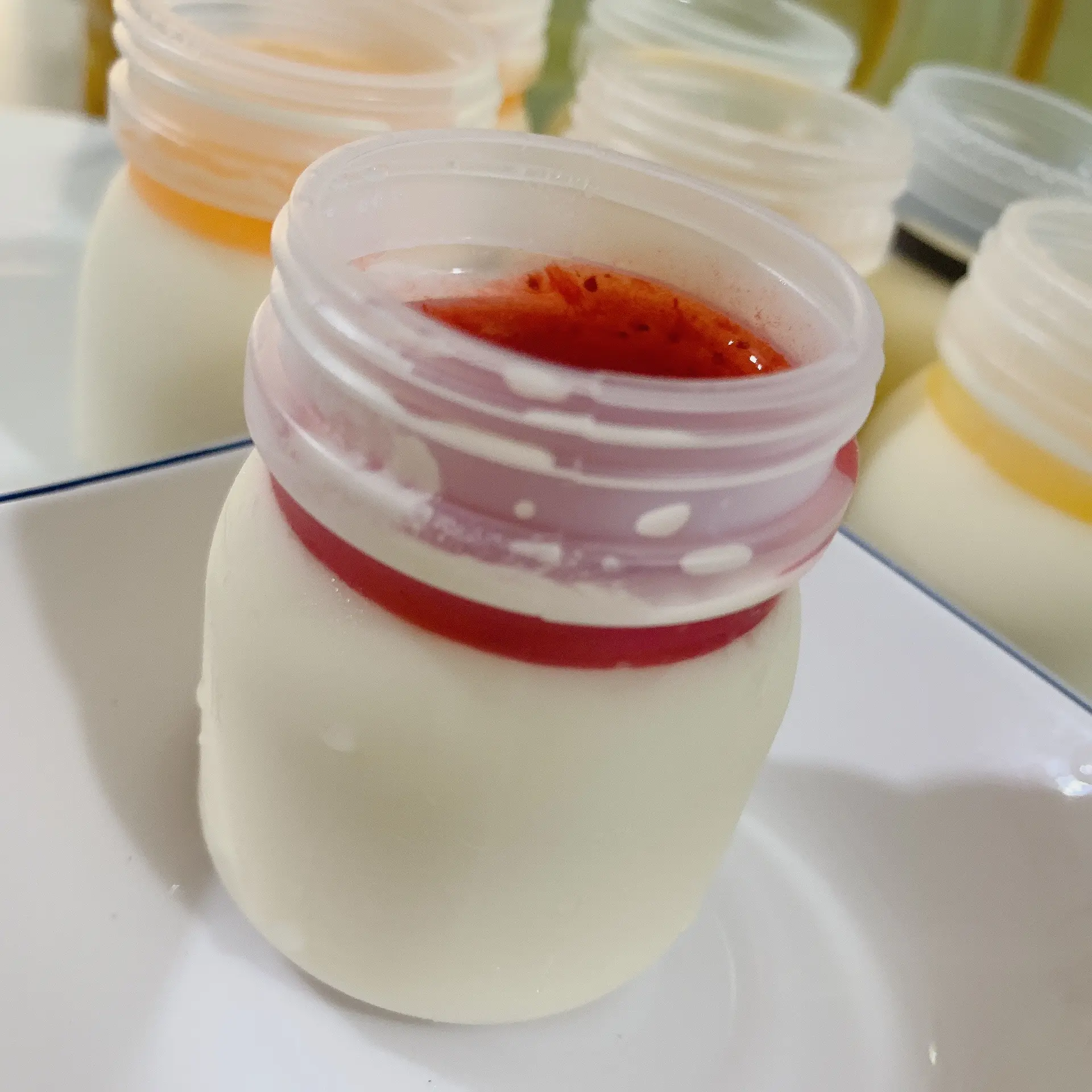 Hình ảnh Sữa chua phô mai + xốt Dâu