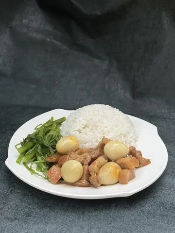 Hình ảnh Cơm thịt kho trứng cút
