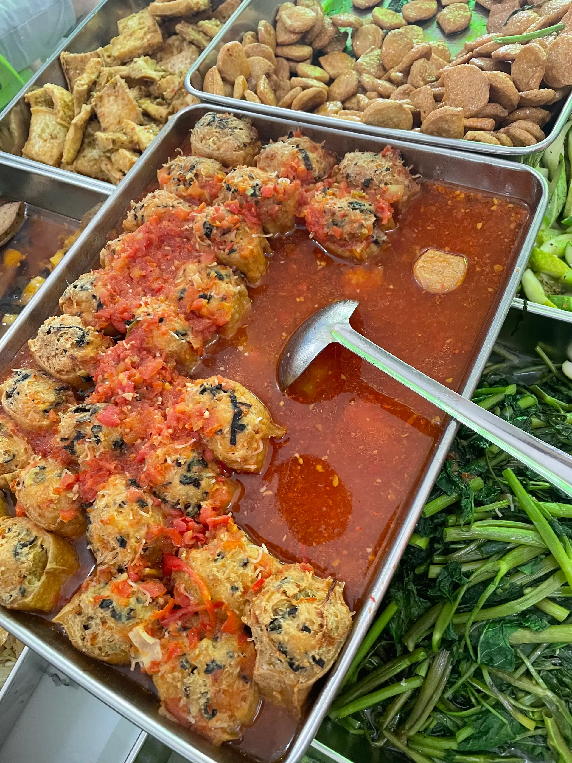 Hình ảnh Cơm đậu hủ nhồi sốt cà - rau