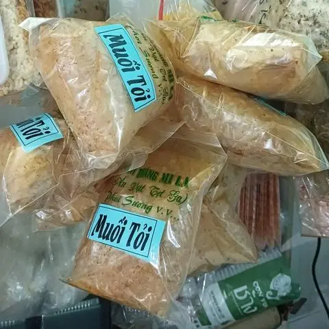 Hình ảnh Bánh tráng muối tỏi - 1 bịch