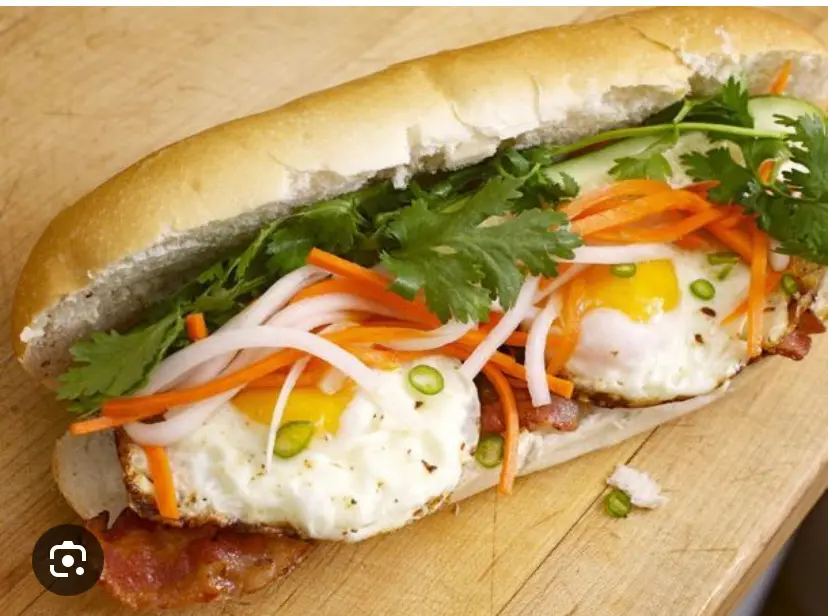 Hình ảnh Bánh mì ốp la 2 trứng 