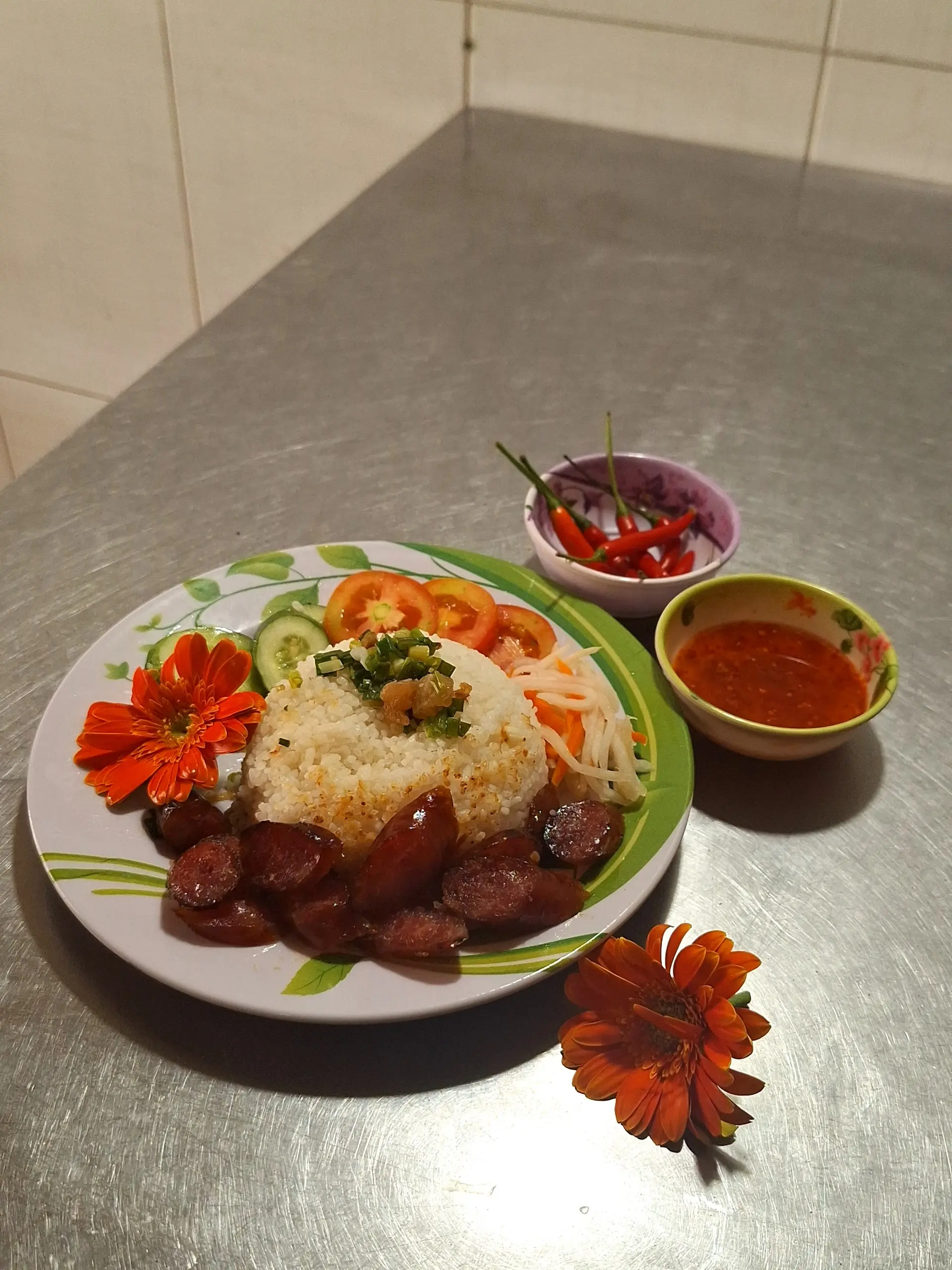 Hình ảnh Cơm tấm lạp xưởng