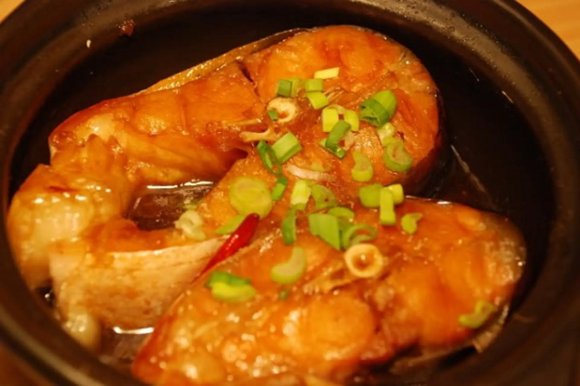 Hình ảnh Cá Hú Kho (không gồm cơm, canh)