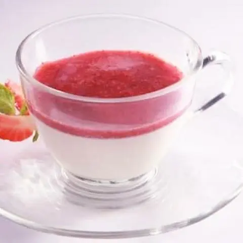 Hình ảnh Panna Cotta Ý vị dâu tây ít ngọt, chua dịu