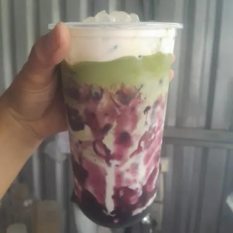 Hình ảnh Matcha latte việt quất trân châu kem