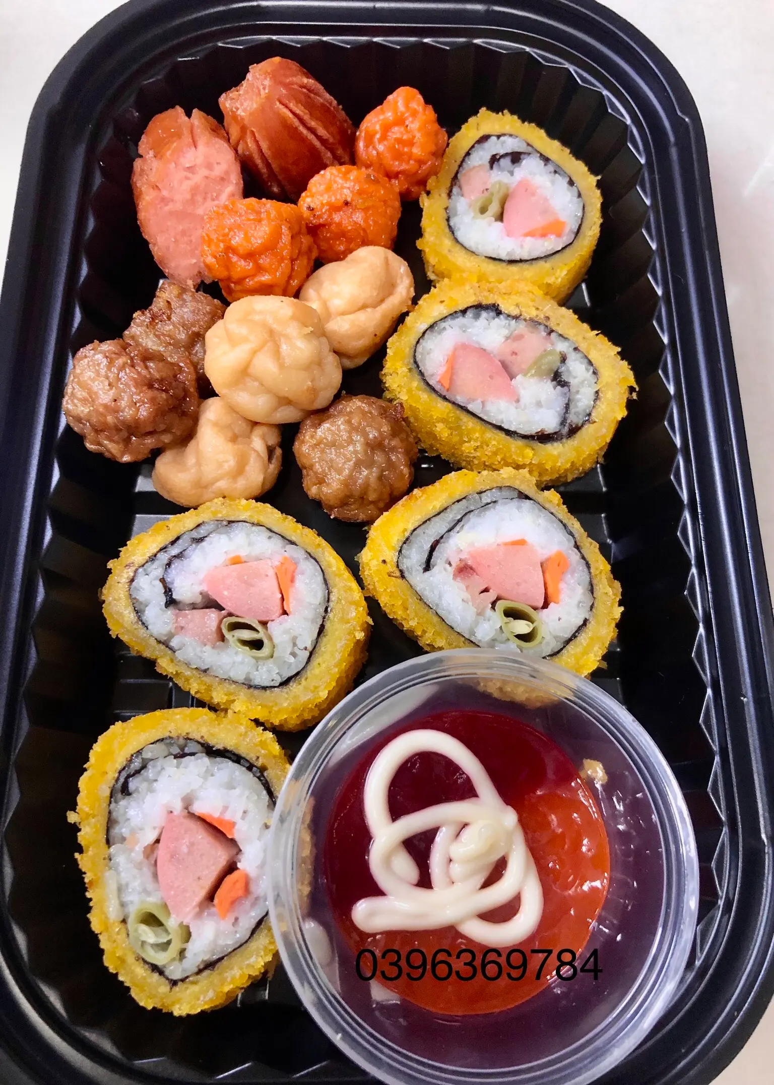 Hình ảnh Kimbap kèm topping y hình