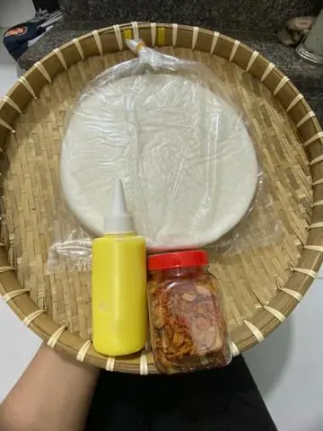 Hình ảnh Bánh tráng phơi sương tròn cuốn bơ muối tép hành phi 