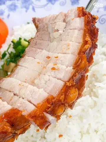 Hình ảnh Cơm Heo Quay Mắm Nêm