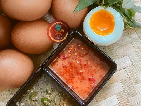 Hình ảnh [Kết Hợp] Trứng Gà + Trứng Cút Luộc Lòng Đào