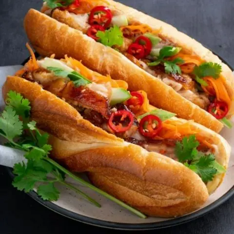 Hình ảnh Bánh mì heo quay
