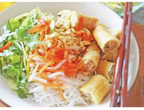 Hình ảnh Bún chả giò hải sản