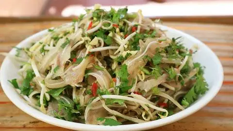 Hình ảnh Gỏi nộm tai heo rau muống