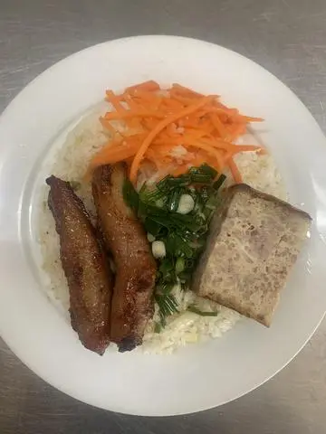 Hình ảnh Cơm Tấm Ba Rọi + Chả Cua 