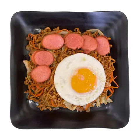 Hình ảnh Mì Trộn Tương Đen Xúc Xích Trứng
