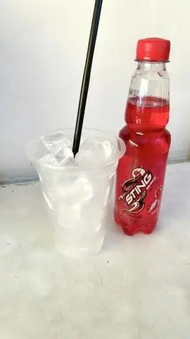 Hình ảnh STING DÂU Kèm Ly Đá