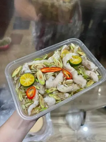 Hình ảnh Chân gà rút xương sả tắc size L
