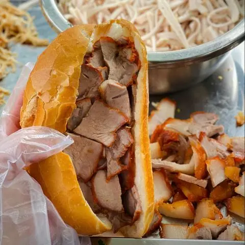 Hình ảnh Bánh mì xá xíu