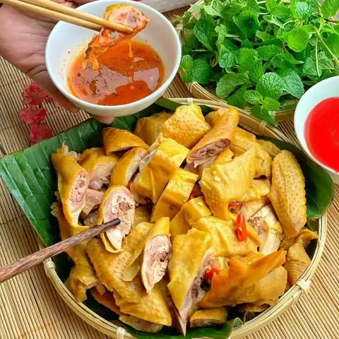 Hình ảnh Gà ủ muối nguyên con ĐẶC BIỆT ( Có Đầu Cổ Chân ) + Tặng Trà Trái Cây 