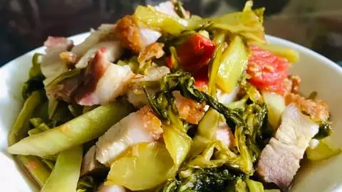 Hình ảnh Cơm thịt heo xào cải chua 